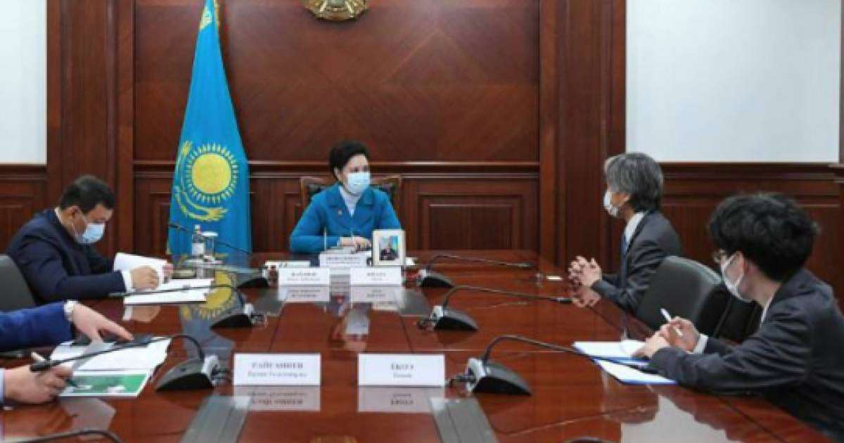 «Ханның қызы» жапон елшісімен неге қатар отырмады? (ВИДЕО)