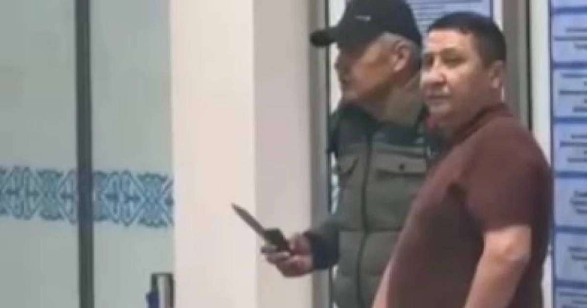 «Қызы актриса, інісі Бағлан Әбдірайымов»: Әуежайдағы қылмыскерді ұстауға көмектескен азаматтың кім екені анықталды