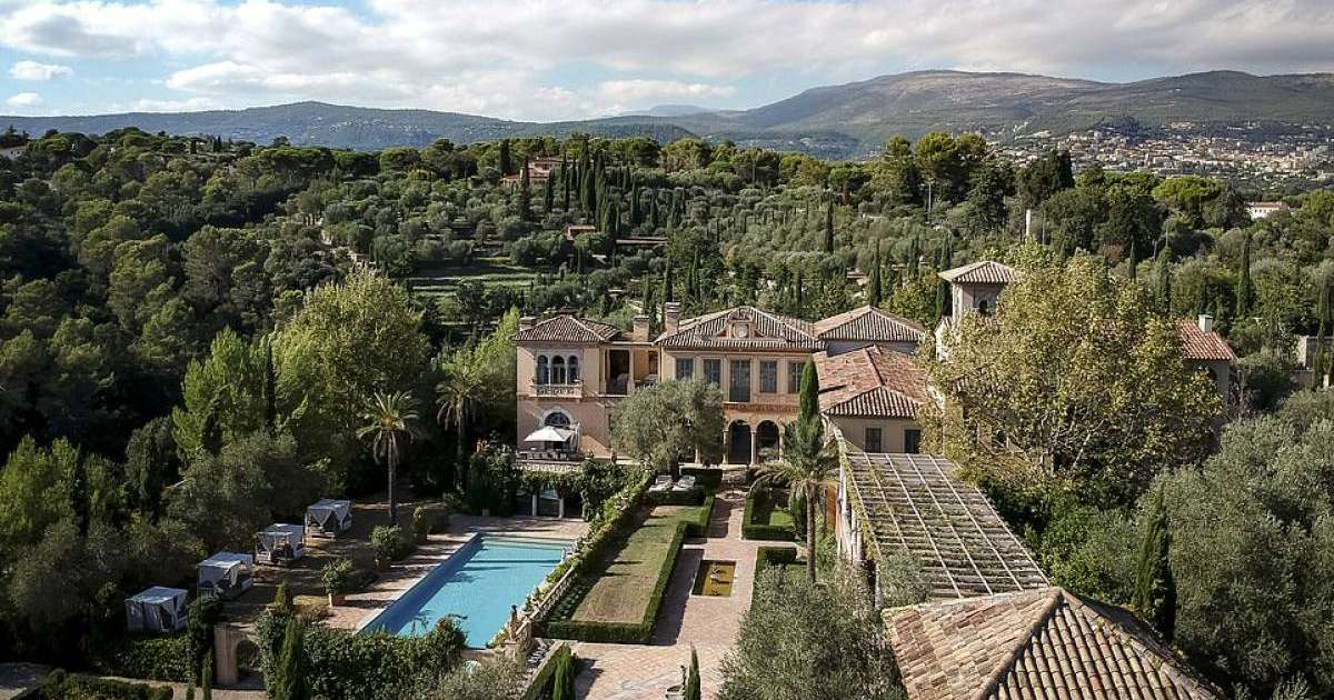 Бай 11 жыл бойы 64 млн долларға тұрғызған зәулім сарайын бұзуға мәжбүр