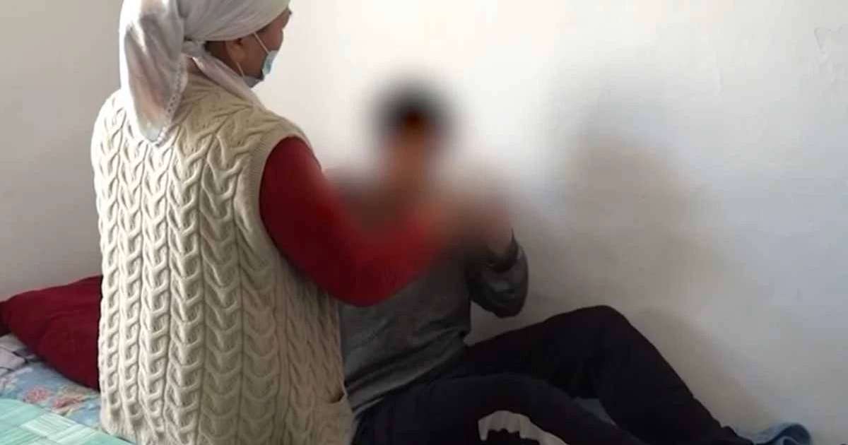 Айыпталушылардың ішінде балалар да бар: Түркістан облысында мүгедектігі бар жігітті бірнеше жыл зорлаған күдіктілер бостандықта жүр