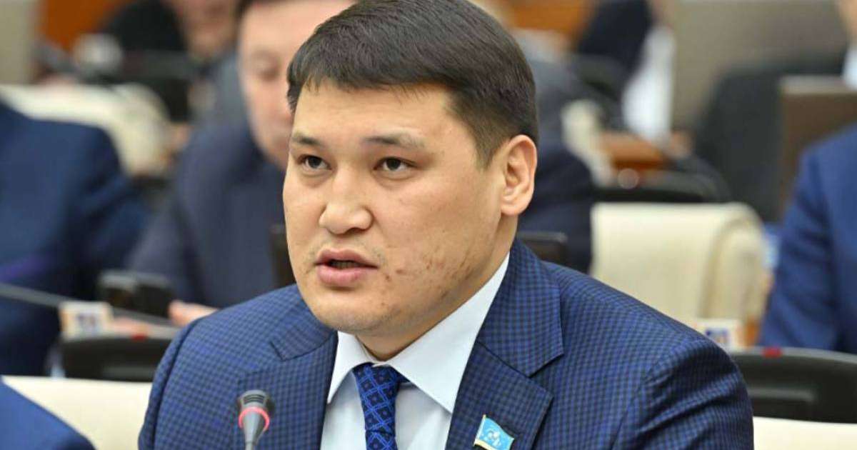 “Саған әлі ешкім ұсынбаған шығар” - Шымкентте жемқорлық жоқ деген Берденов елден сөз естіді