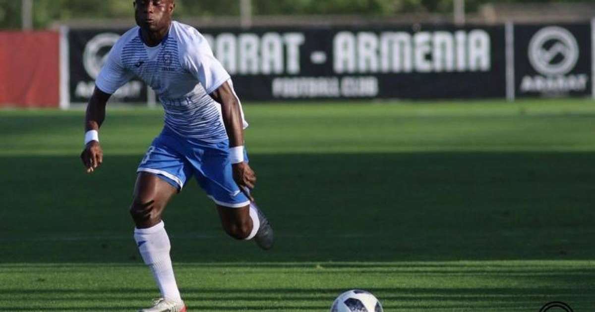 «Гаитилік футболшы Атырауға тегін ауысты»