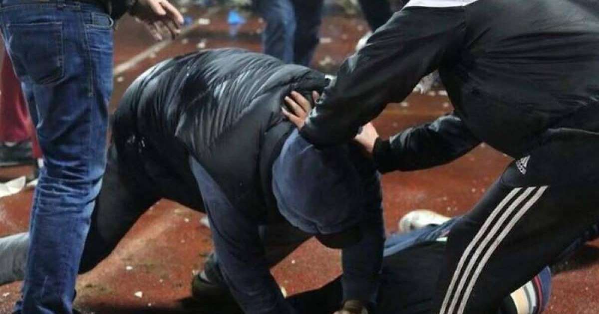 Пенжім ауылындағы төбелес: Бір топ адам үй мен көліктердің терезесін сындырды (ВИДЕО)