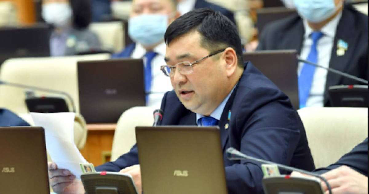 Мәжіліс  депутаты «ұйықтап» қалды (ВИДЕО)