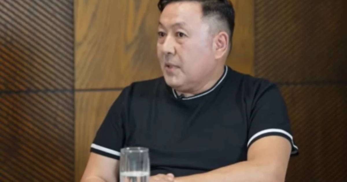 «Гонорарыма екі бөлмелі пәтер алдым»: Рахман Омар Назарбаев әулетінің тойында асаба болған кезін есіне алды