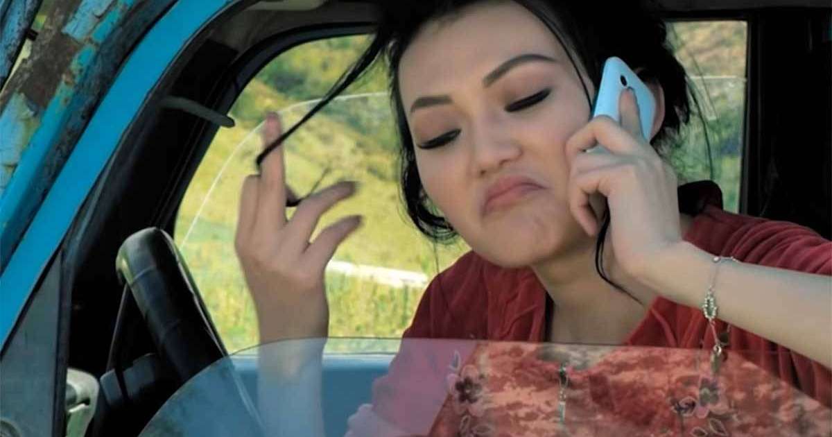 Ерке Есмахан өзін сынағандарға ерсі қылық көрсетті (фото)