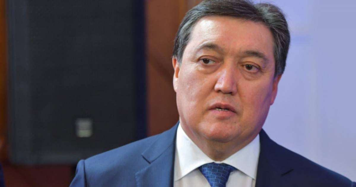 Мамин журналистерден қашып кетті (Видео)