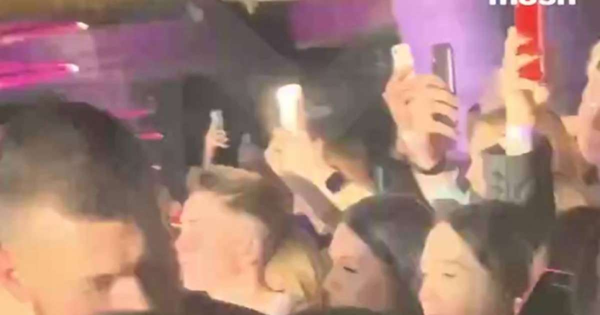 Танымал әншінің концертіне барған 71 жастағы әжей залда қайтыс болды