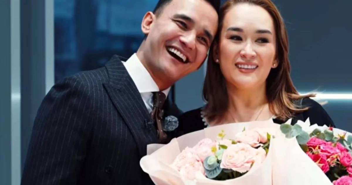 "Гонорарымды төледі": Әли Оқапов жұбайы Ақерке Бүркітбайға тосынсый жасады