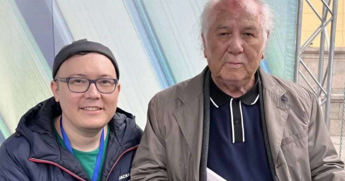 «Апамыздың ренжитіндей жөні бар ма екен»: танымал баспагер Дулат Исабековтің асынан ұялып қайтқанын айтты