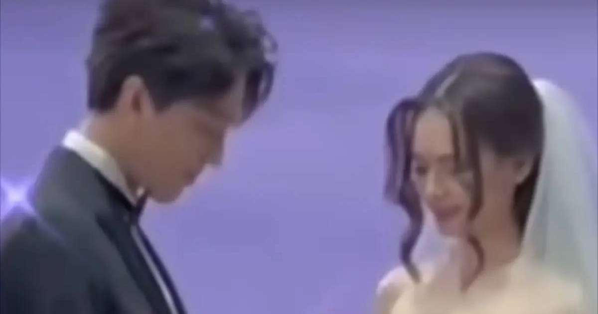 «Үйленіп жатыр ма?»: Димаш Құдайбергеннің ақ көйлек киген аруға сақина таққан видеосы тарады