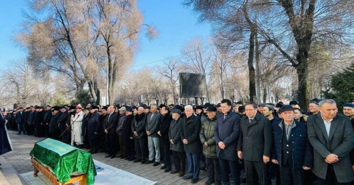 Алматыда жазушы Дулат Исабековті ақтық сапарға шығарып салу рәсімі өтті