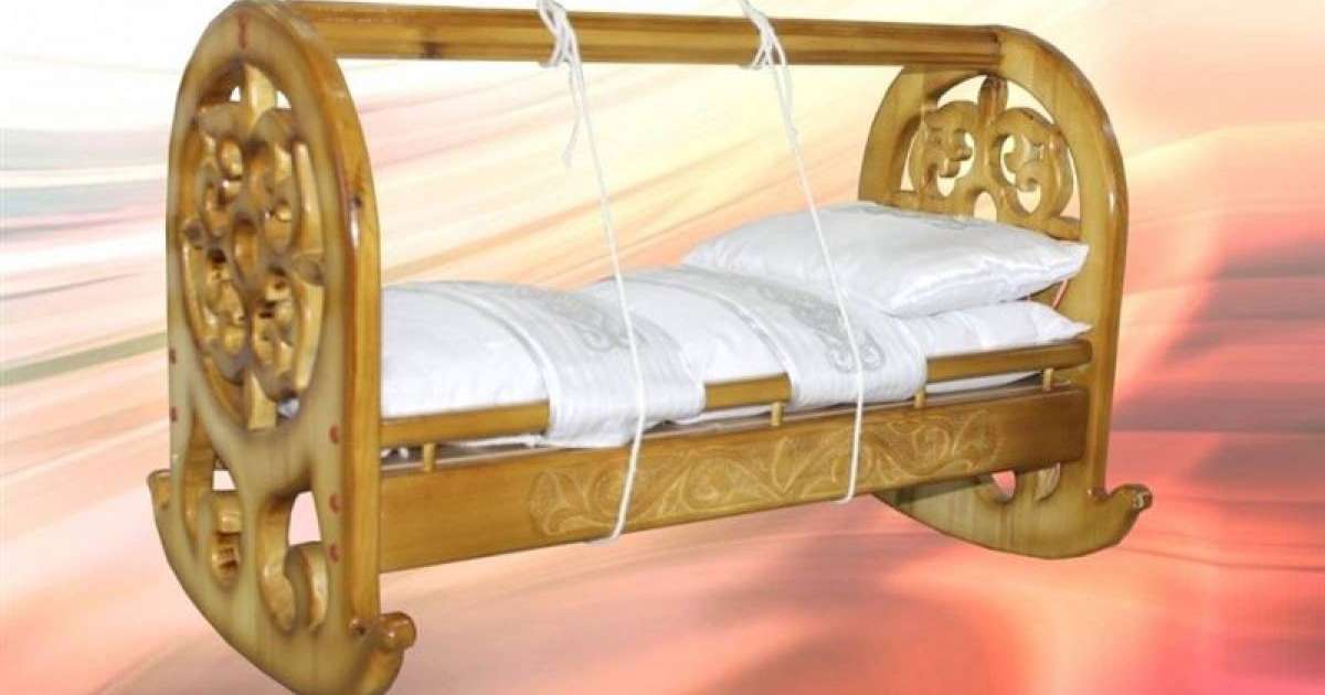 «Басы үлкейіп, сүйектері дұрыс жетілмейді»: Дәрігерлер бесік бала денсаулығына зиян деген тұжырым жасады