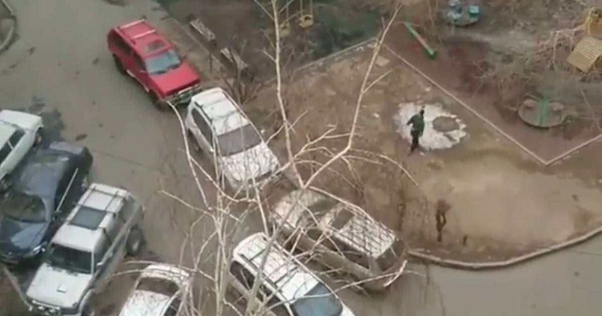 Проблемасы туралы айқайлап ән салған жігіт дауысымен тәнті етті (видео)