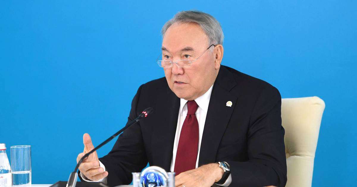 Елбасыдан көмек сұрап кітапханаға барды