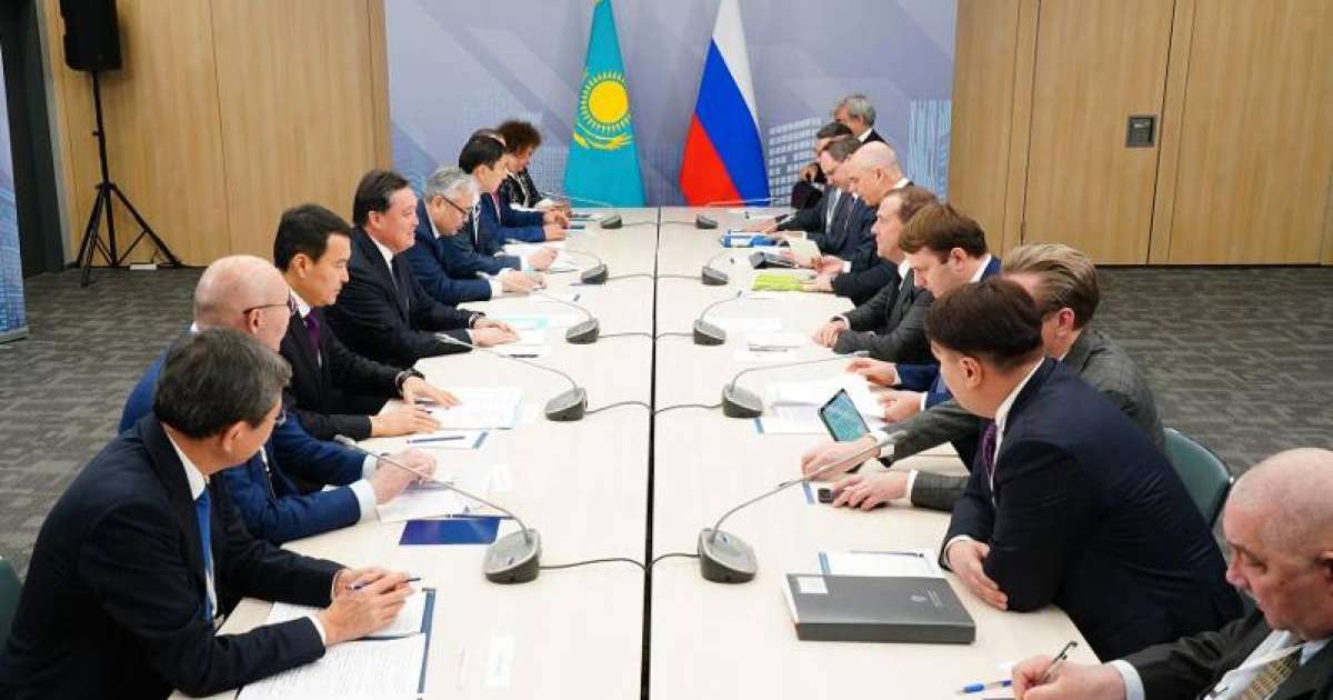 哈俄政府总理在莫斯科会晤