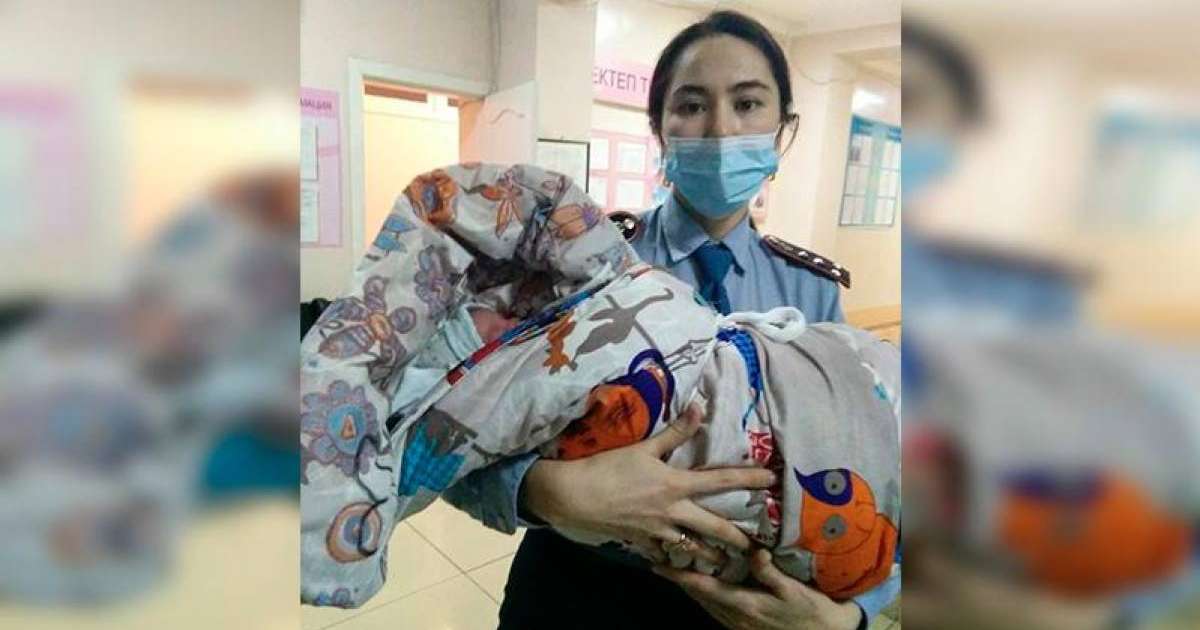 Жүкті әйелді босандыруға көмектескен полицей марапатталды