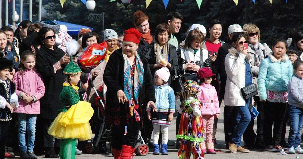 Алматыда көп балалы аналарға автобуспен тегін жүруге рұқсат берілді