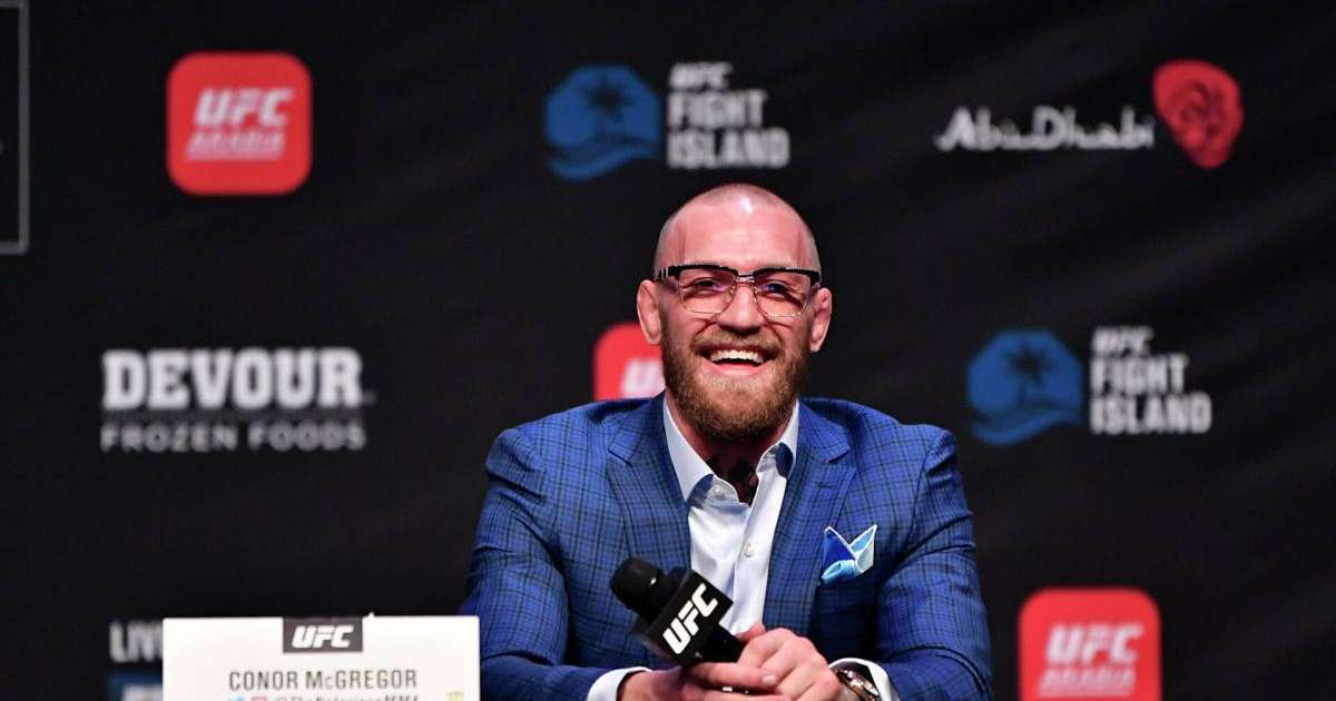 Белсенді: Макгрегор жағдайы жоқтарға өз елінде үй салып жатыр. Ал біздің боксшылар биліктің қолшоқпары