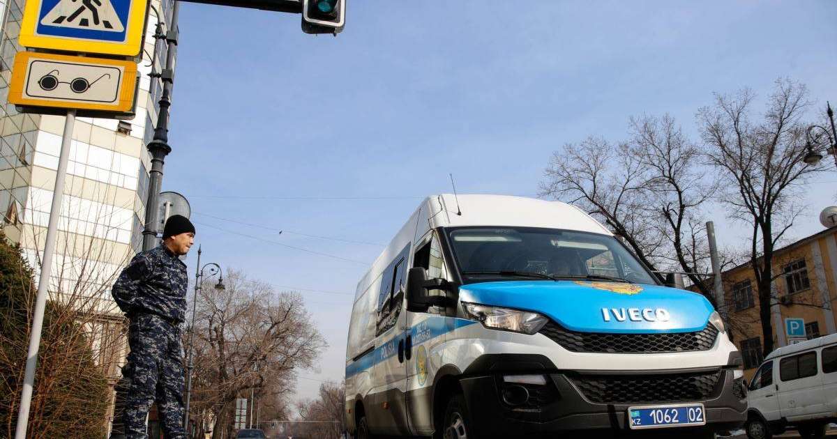 Құқық қорғаушылар митинг қарсаңында жер-жерде белсенділердің қамала бастағанын хабарлады