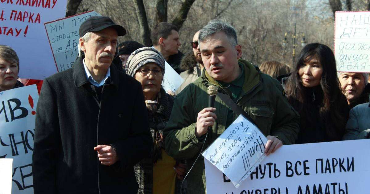 Алматыда рұқсат етілген митингіде тұрғындар тығыз құрылысқа қарсылық білдірді