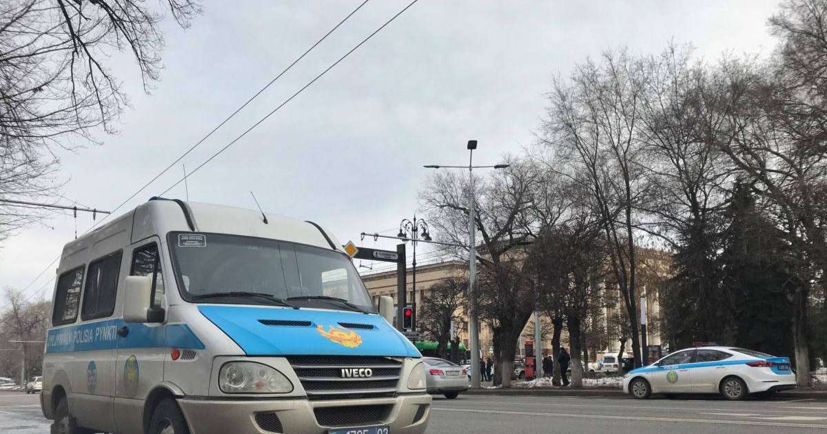 Алматыда полиция белсендіні үйінен ұстап әкетті