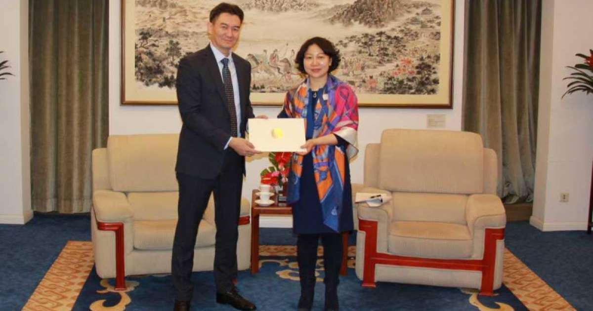 哈萨克斯坦驻华大使递交国书副本