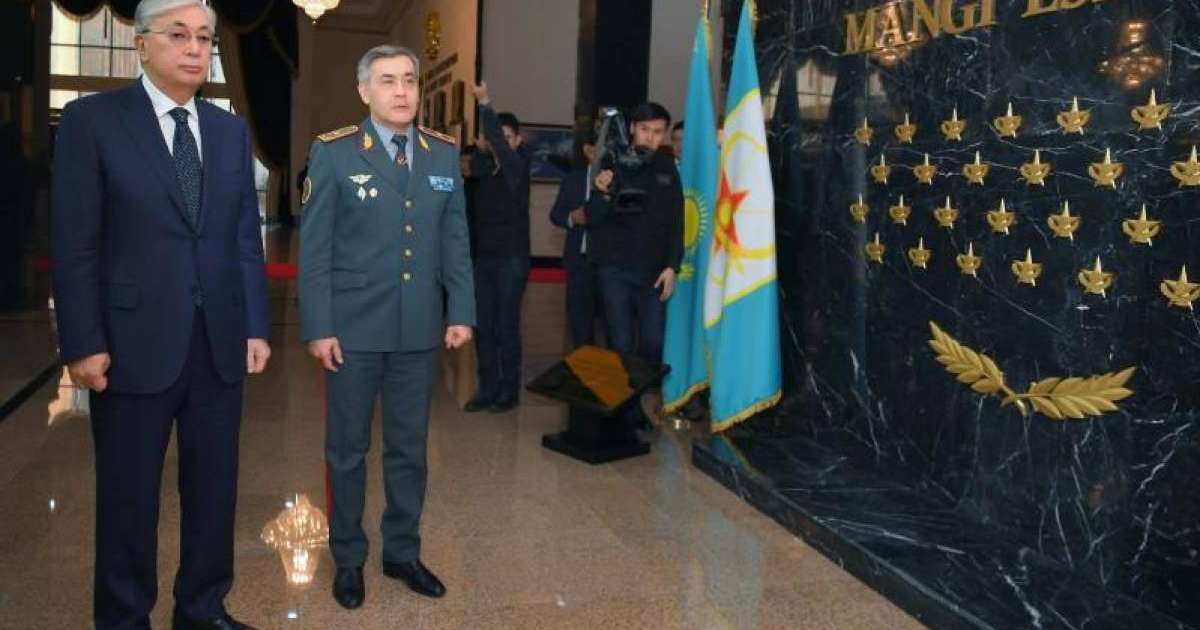 托卡耶夫总统参加战略指挥人员演习