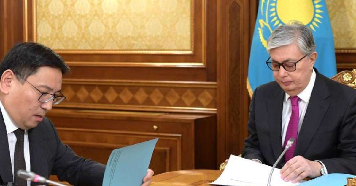 托卡耶夫总统接见央行行长