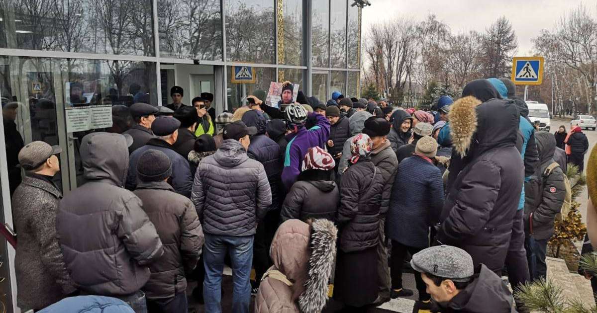 Алматыда белсенділер қаралы митингіден кейін прокуратураға барды