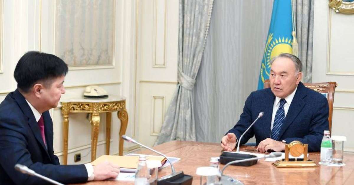 纳扎尔巴耶夫接见最高法院院长阿萨诺夫