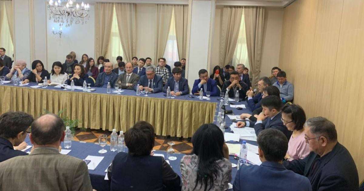 Нұр-Сұлтанда құқық қорғаушылар бейбіт жиын туралы заң жобасын талқылады