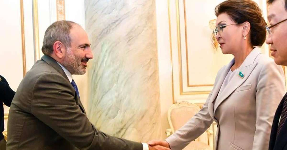 参议院议长会见亚美尼亚总理帕希尼扬