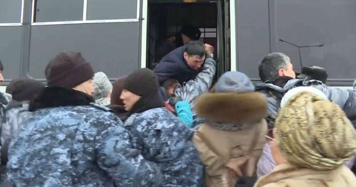 Алматы мен Шымкентте белсенділер қамалғандарды босатуды талап етті