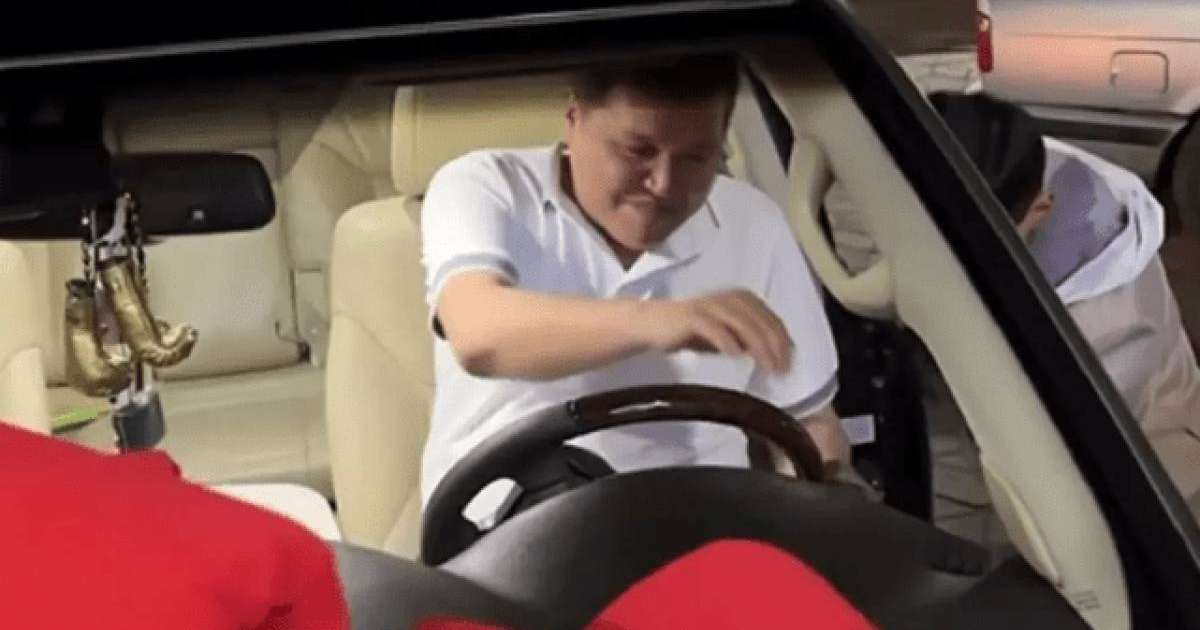 Әлем чемпионы Санжар Тәшкенбай әкесіне қымбат көлік сыйлады (видео)