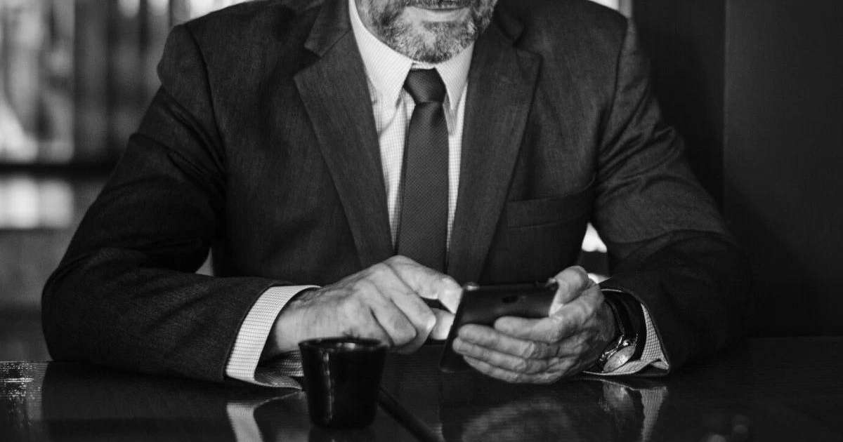 "Өзін әкімнің орынбасарымын деп таныстырған": Өскеменде ер адам кәсіпкерлерге хабарласып, су тасқынының салдарын жою үшін ақша сұраған