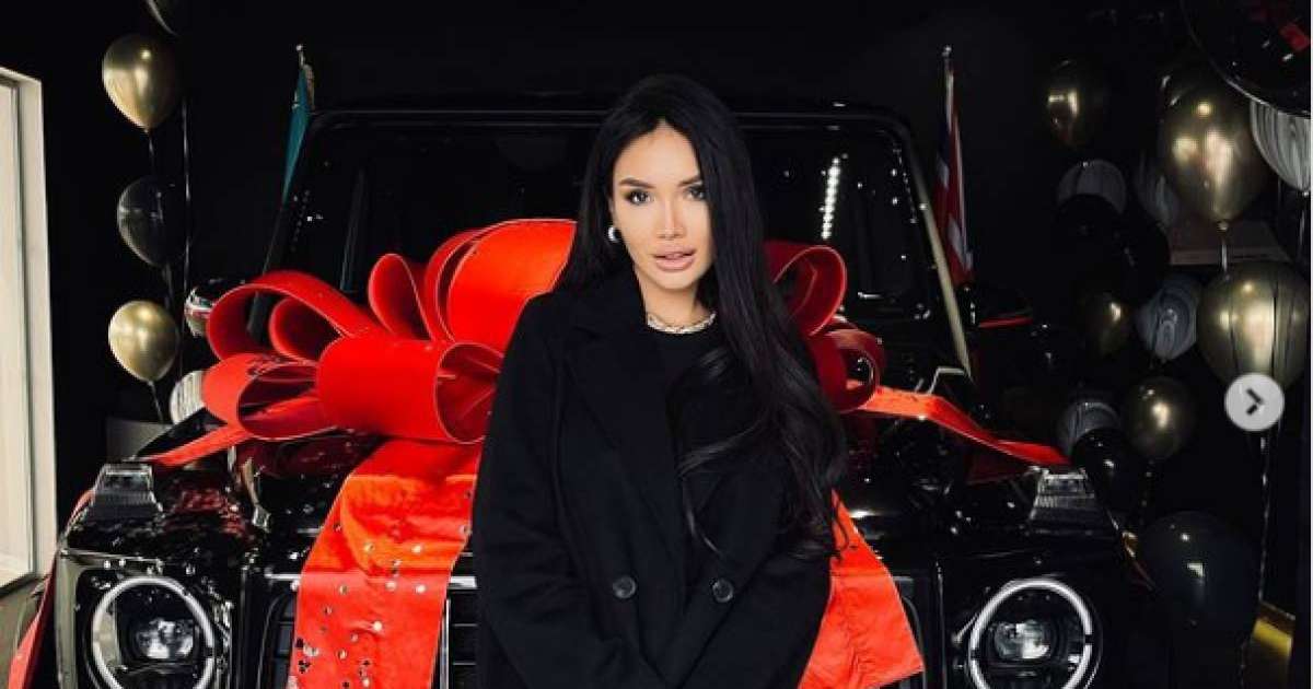 "Өзіме сыйлық жасадым": Атышулы Байзақова қымбат көлік сатып алды (Видео)