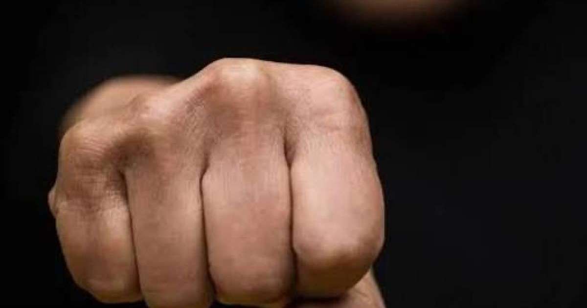 Павлодарда оқушы ескерту жасаған мұғаліміне қол жұмсады