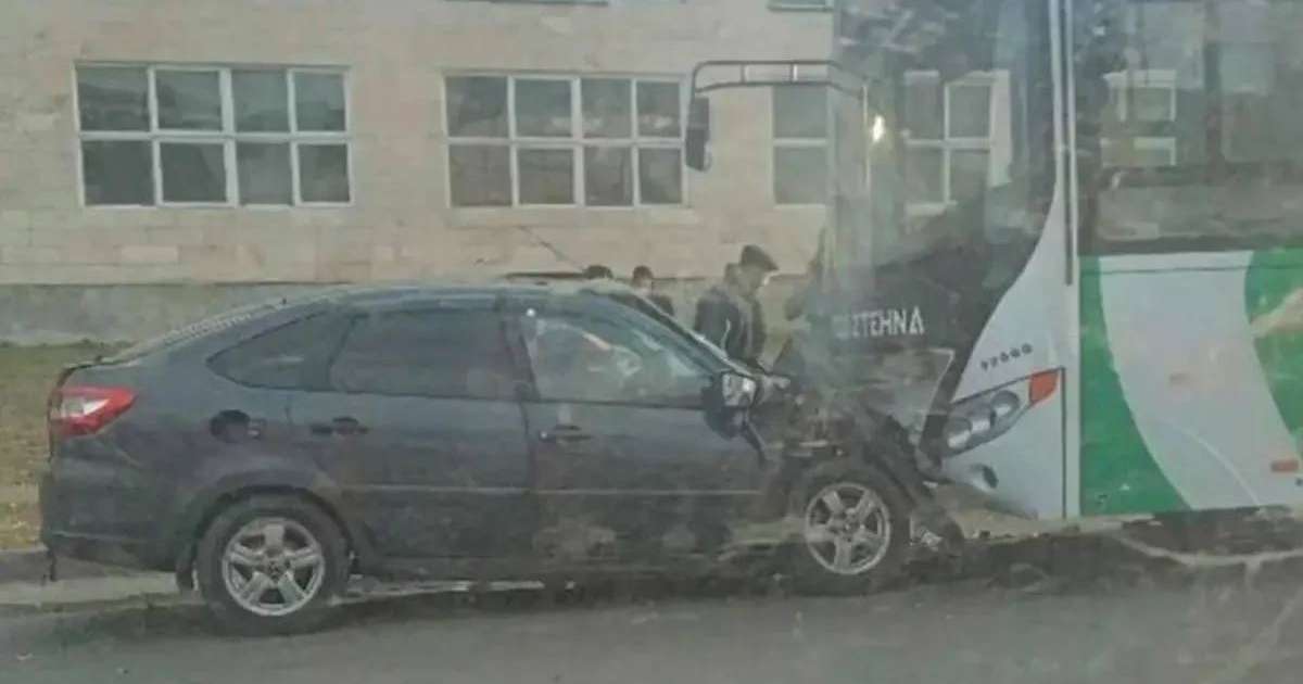 Петропавлда жеңіл көлік пен автобус соқтығысты