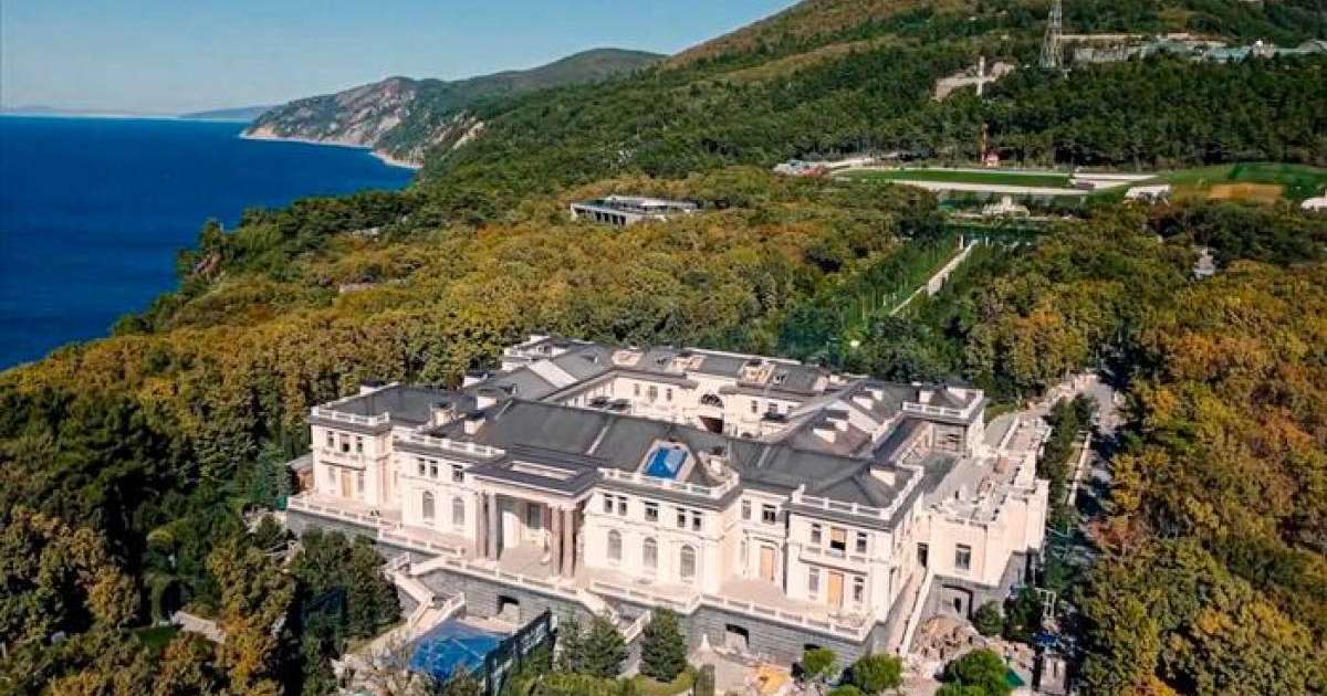 "Путиннің зәулім сарайы". Навальный Кремльге "тосынсый" жасады (видео)