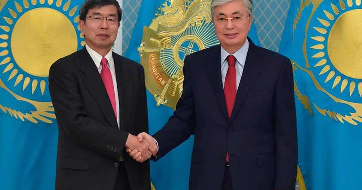 托卡耶夫总统会见亚洲开发银行行长