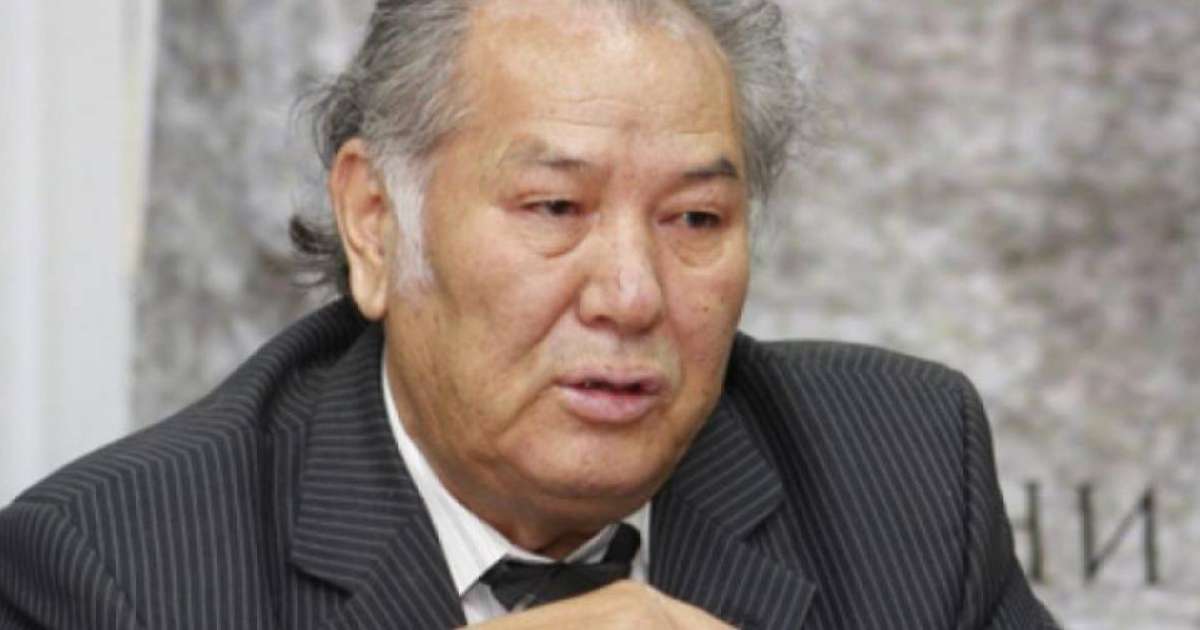 “Халық сізді қолдағалы отыр”. Жазушы президентке тағы сайлауға түсуді ұсынғанын айтты