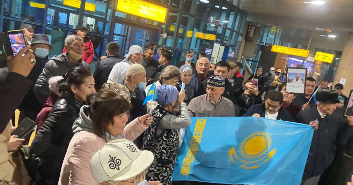 Арон Атабекті Алматыда күткен халық алданып қалды (Видео)