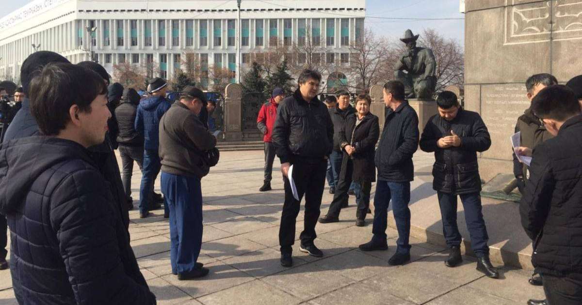 Алматыда шетелден көлік алғандар утилизация алымын азайтуды талап етті