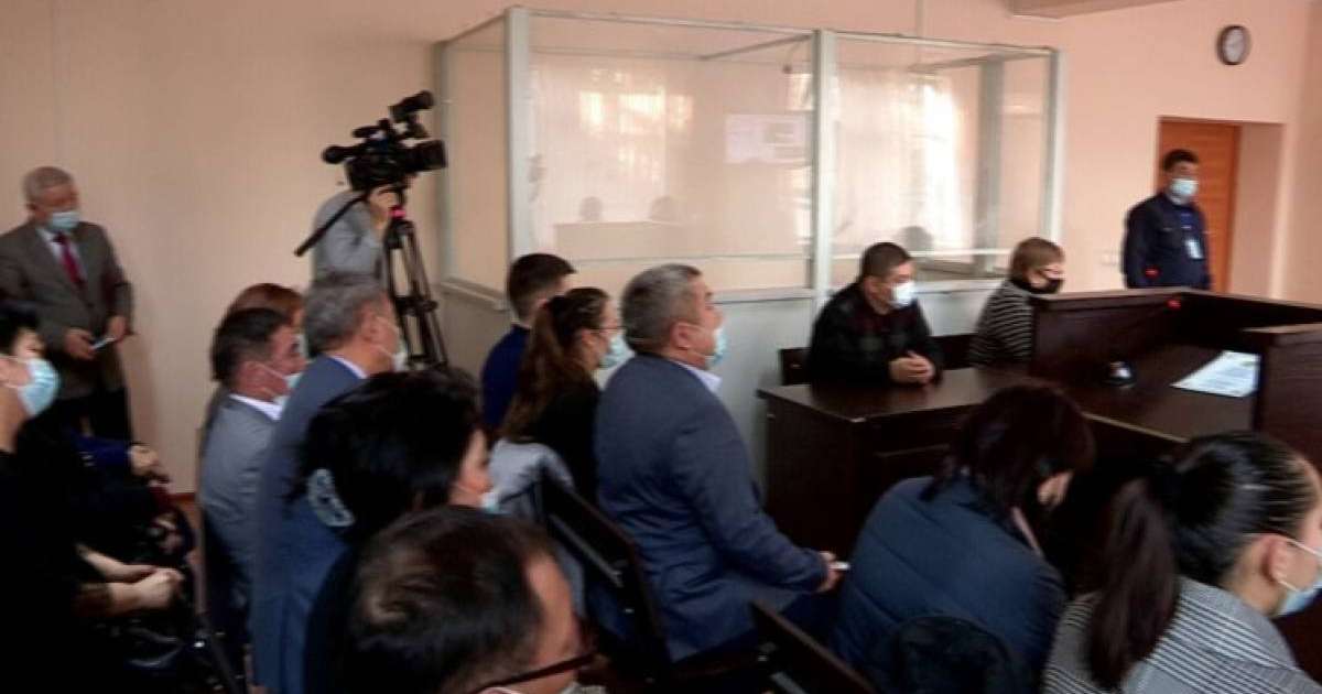 Кедей отбасылар мен мұғалімдер ақшасын қалтасына басқан директор 8 жылға сотталды