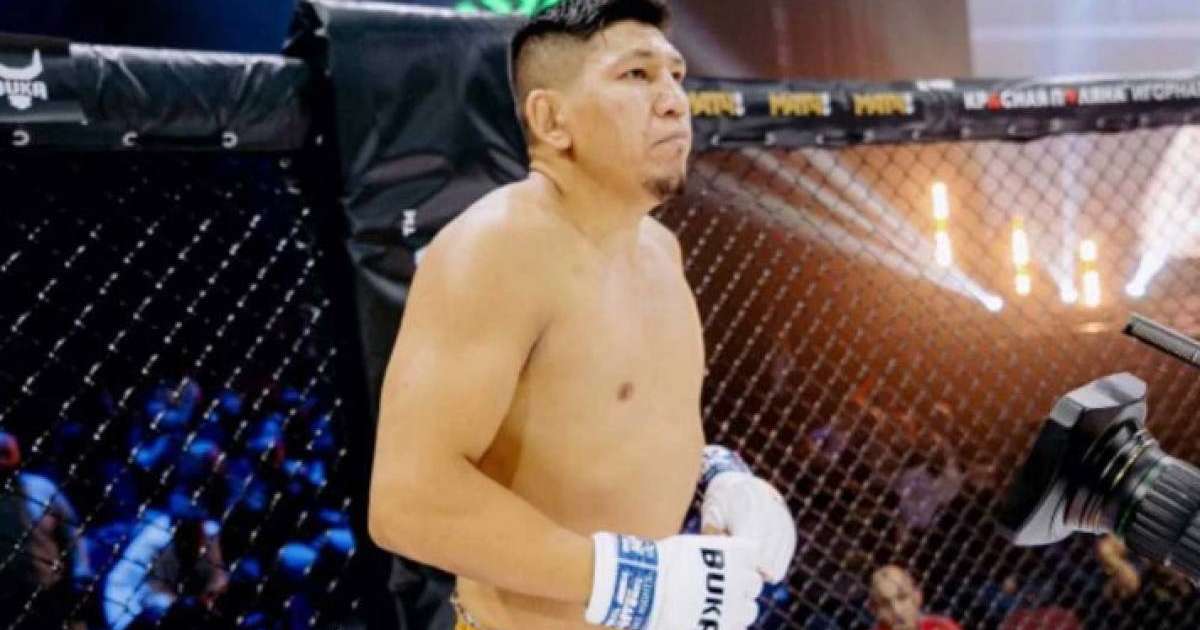 Қуат Хамитов ресейлік қарсыласын тізе бүктірді