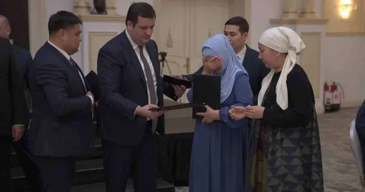 Ақтаудағы ұшақ апаты: Әзербайжандық кәсіпкер қаза тапқан қазақстандықтардың туыстарына пәтер берді