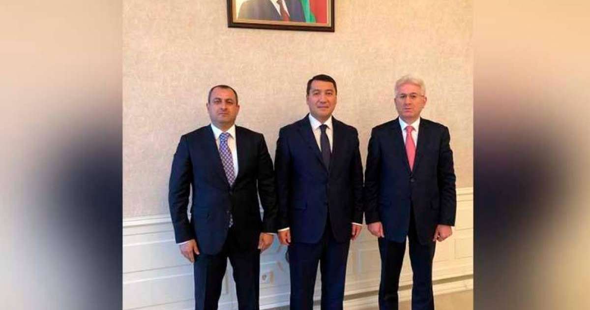 哈萨克斯坦大使会见阿塞拜疆国民议会议员