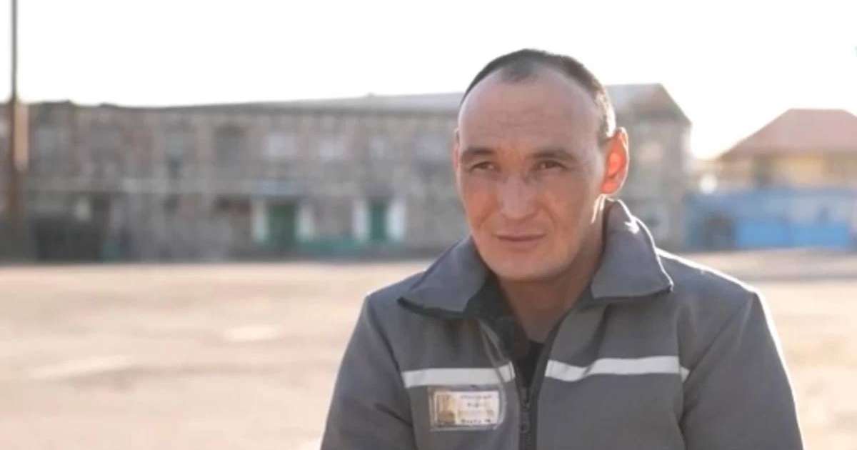 "Көктемде бостандыққа шығуым мүмкін": Мұрат Әбділдә түрмеде өмірі жайлы айтып берді