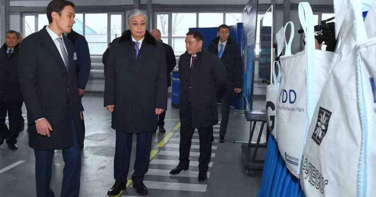 总统到访阿克莫拉州聚丙烯生产厂